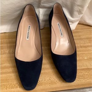 Manolo Blahnik Okkatopla Navy Suede Block Heel Pump